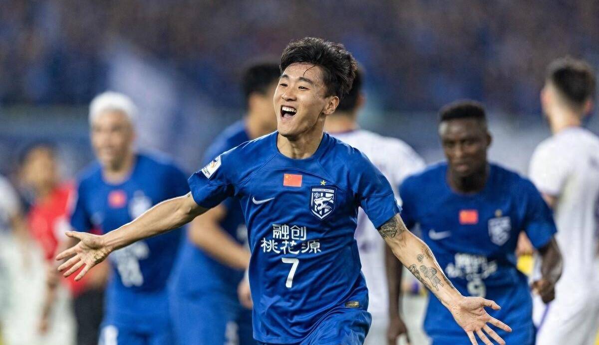 开云线上入口-包含转折点！浙江稠州队长鼓劲，葡超今晨攻防权衡，引发热议，更衣室氛围转暖的词条